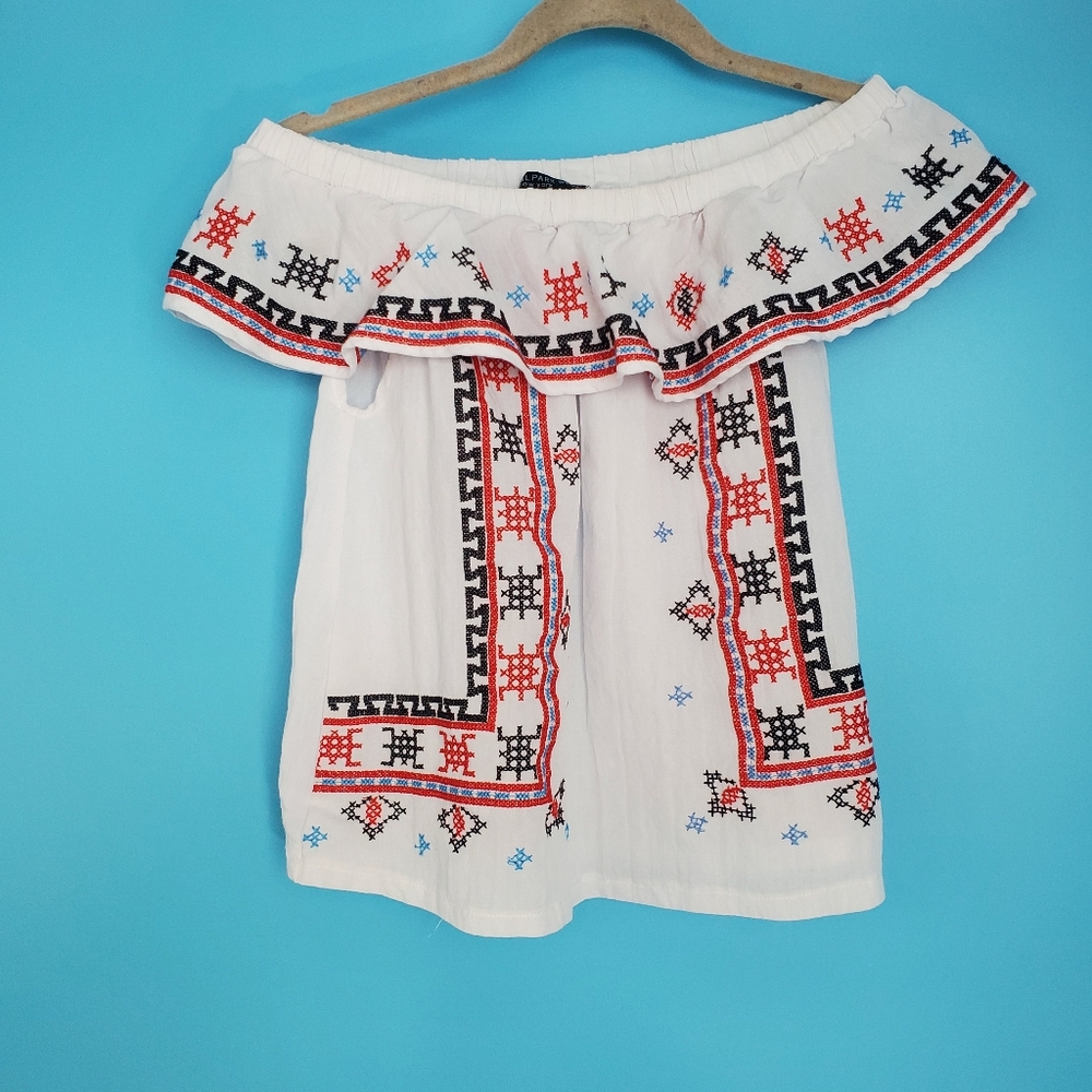 Central Park West Embroidered Blouse Small On Off Shoulder